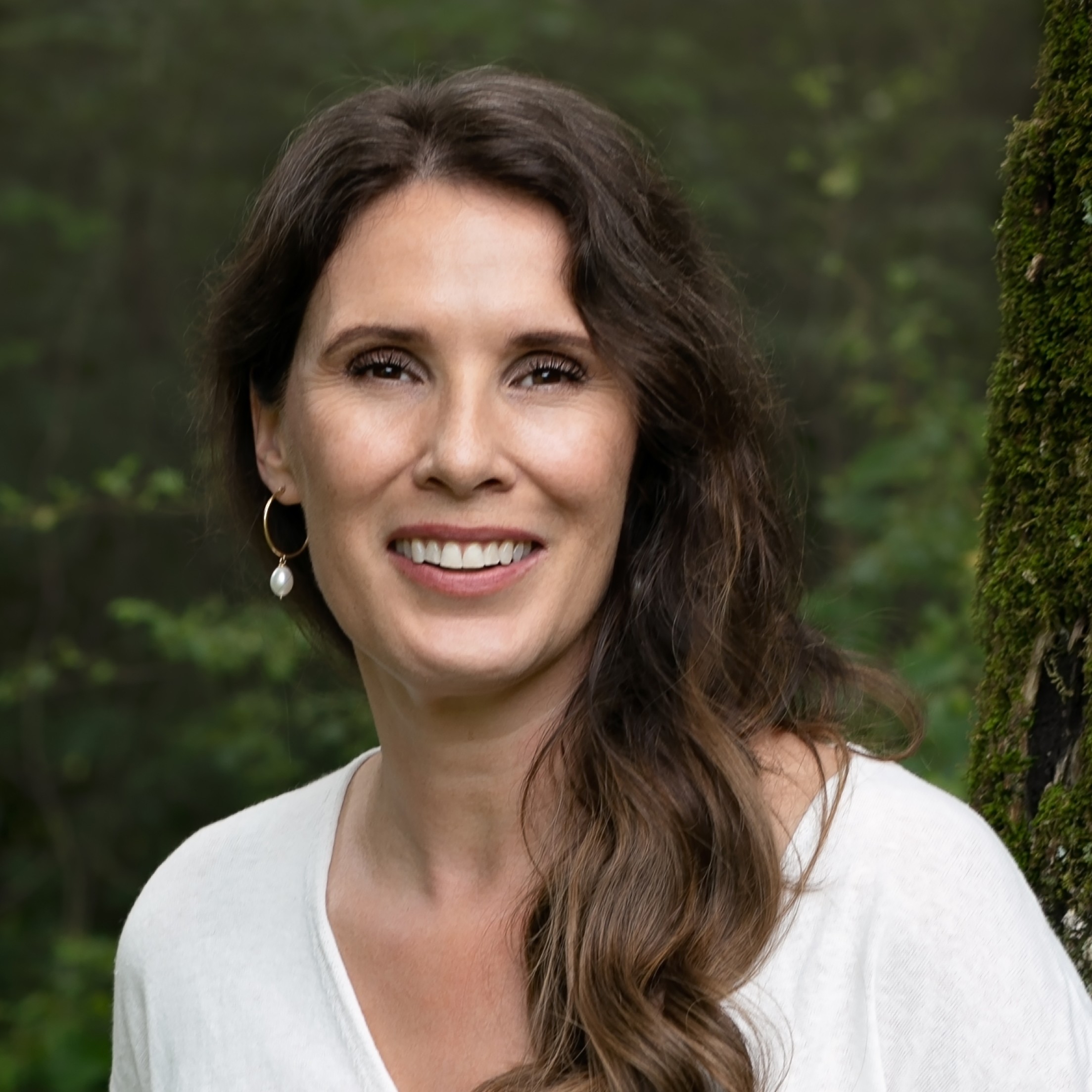 Headshot of author Ariel Lawhon