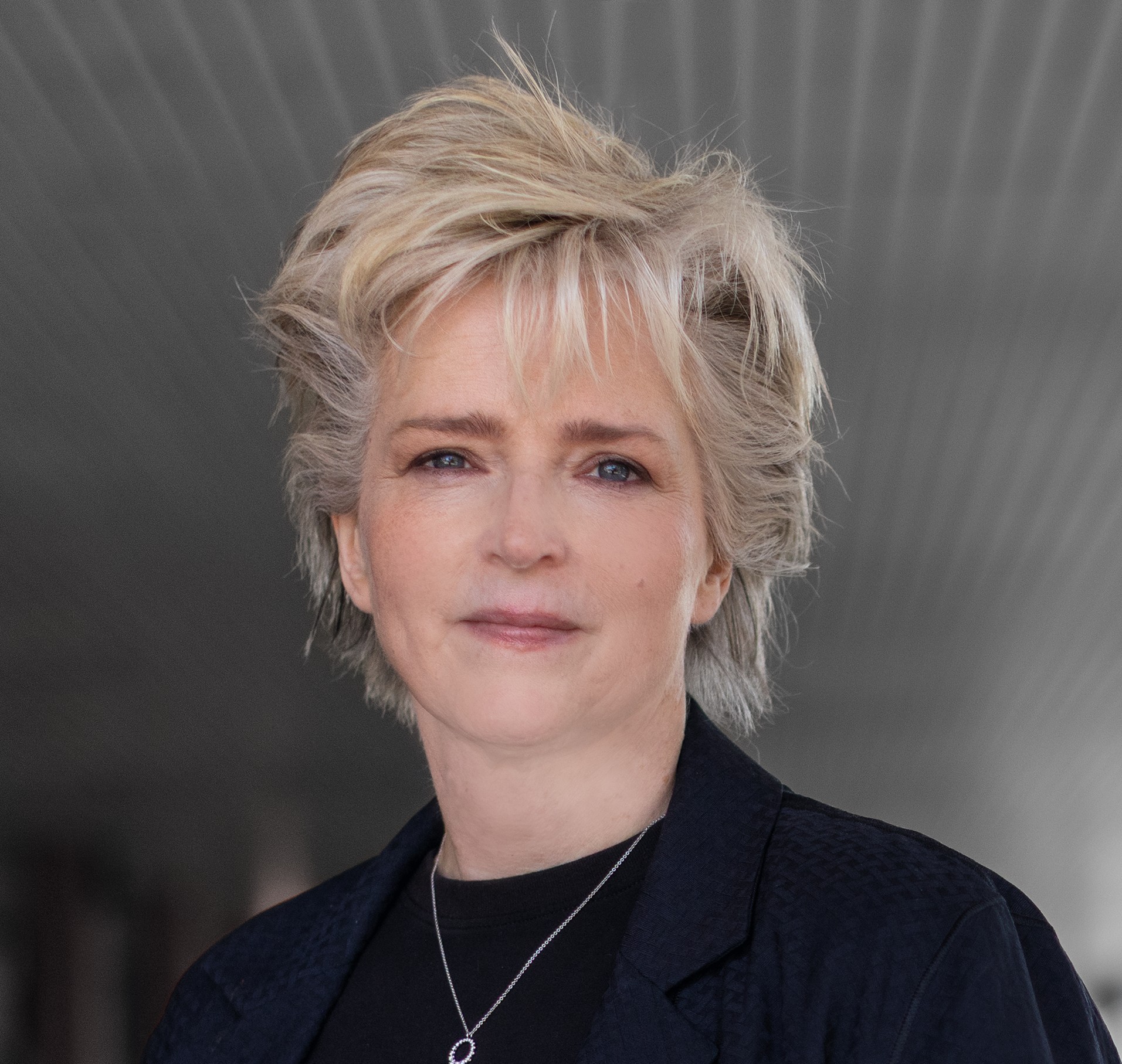 Headshot of author Karin Slaughter 