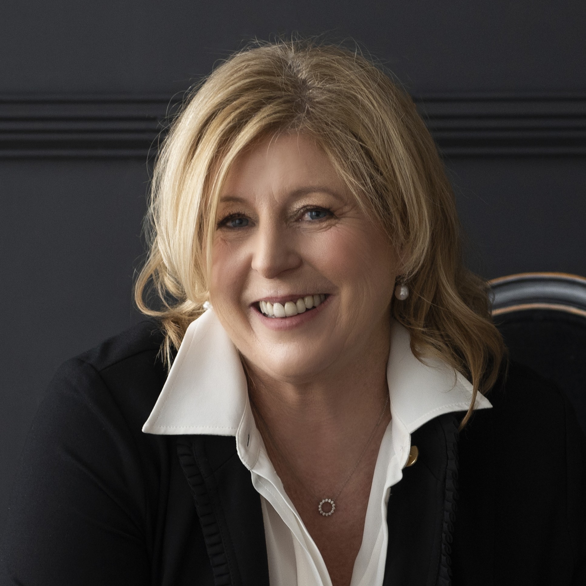 Headshot of author Liane Moriarty 